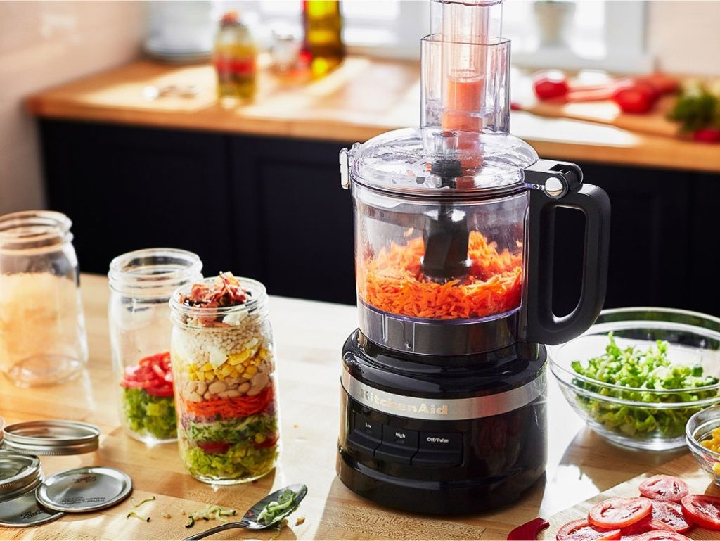 Food-processors-1.7L-onyx-black-dicing-vegetables.jpg