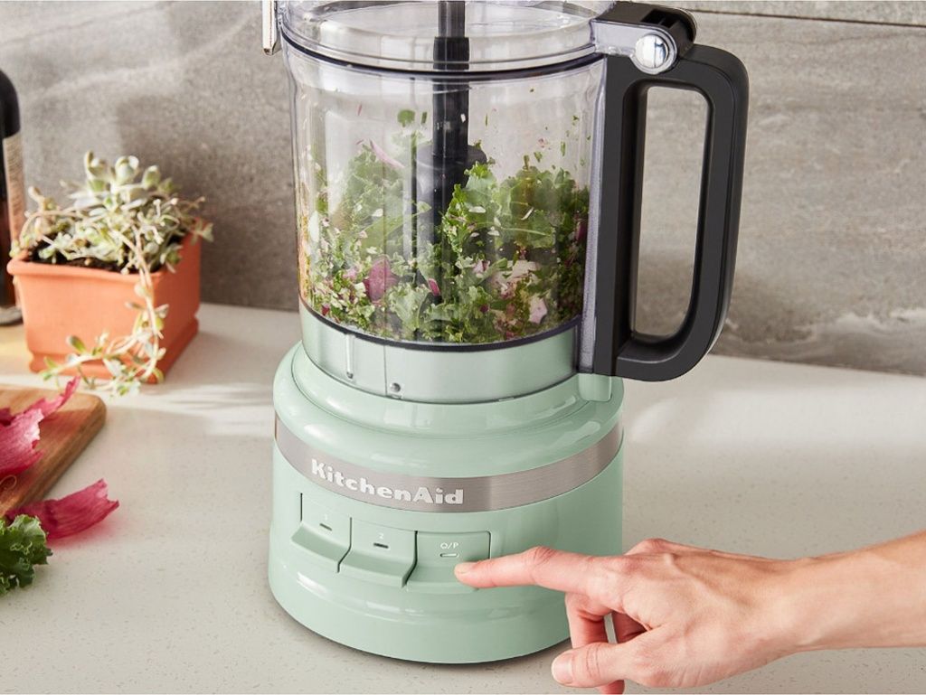 Food-processor-2.1L-pistachio-controls-close-up.jpg