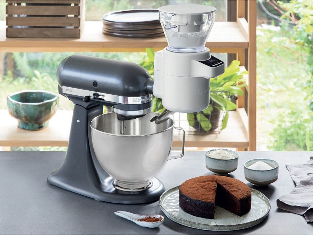 Accessories-stainless-steel-bowl-4.3L-silver-mixer-with-bowl-and-attachment-in-the-kitchen.jpg
