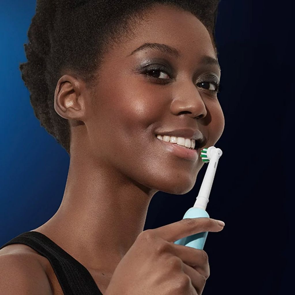 Oral-B-D305.513.3-Pro-1-Series-Caribbean-Blue-O-5-600x600.jpg