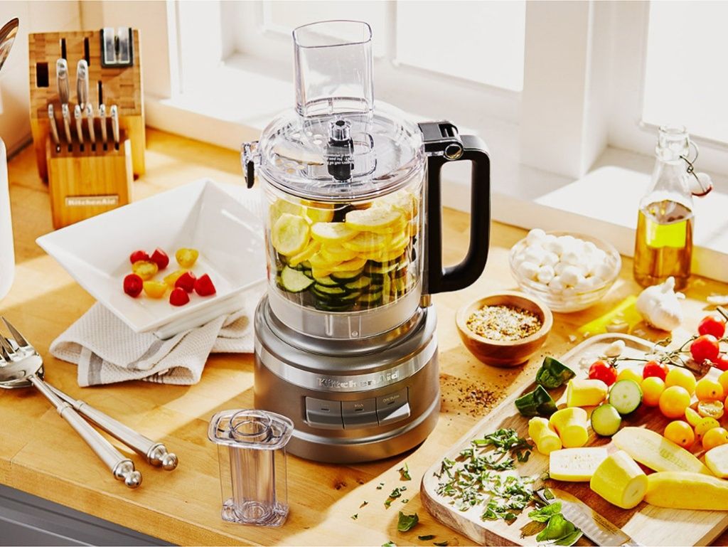 Food-processor-2.1L-silver-food-processor-in-the-kitchen-slicing-vegetables.jpg