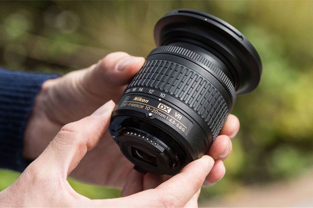 Nikon10-20mminhand6.jpg